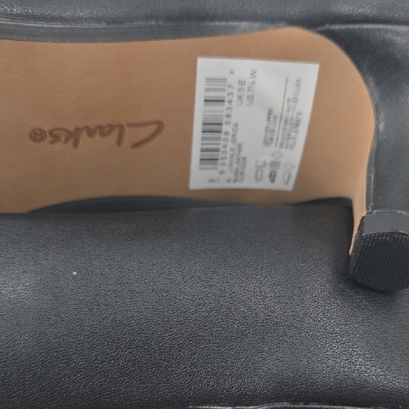 Classic Black Women's Pumps - Picture 16 of 16